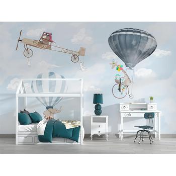 Gökyüzünde Uçak Balonlar ve Sevimli Hayvanlar Duvar Kağıdı