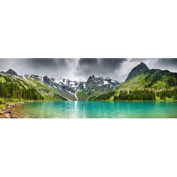 Panoramik Dağlar Arasında Göl Manzarası